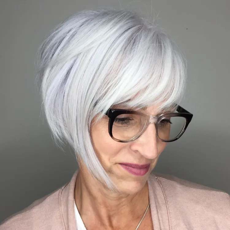 Kurzhaarfrisuren für Damen ab 50 welche Frisuren für Brille ältere Frauen