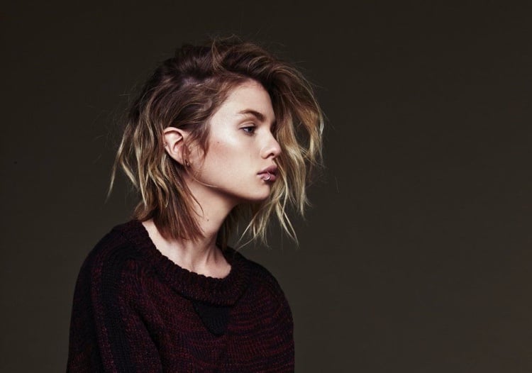 Grunge Bob mit Strähnchen Undone Look