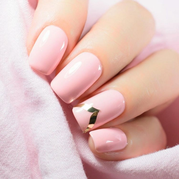 Nagellack-Trends für den Sommer - schöne, rosafarbene Nägel