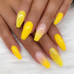 Neue Nagellack-Trends für den Sommer - die gelbe Farbe - Bilder