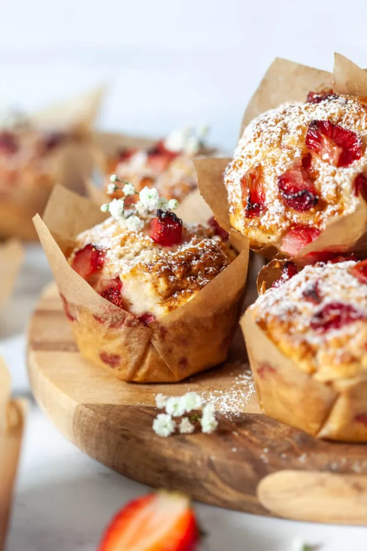 Protein Frühstück abnehmen Haferflocken Muffins mit Erdbeeren