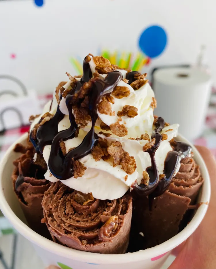 Rolled Ice Cream Rezept Schokoladen Eis selber machen ohne Eismaschine