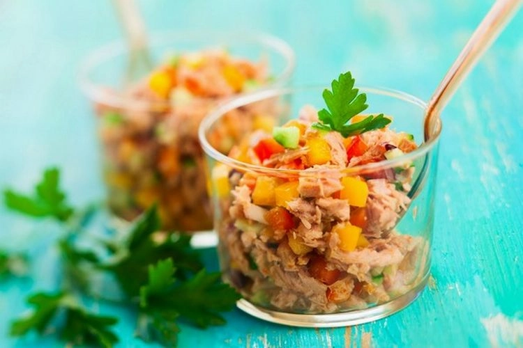 Salad with tuna in a glass - delicious recipes and ideas