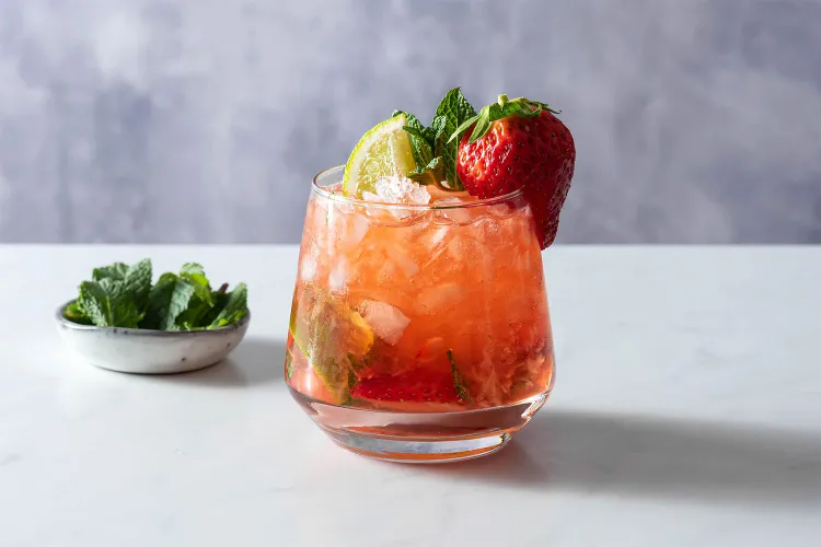 Sommergetränke 2022 Erdbeer Minze Cocktail