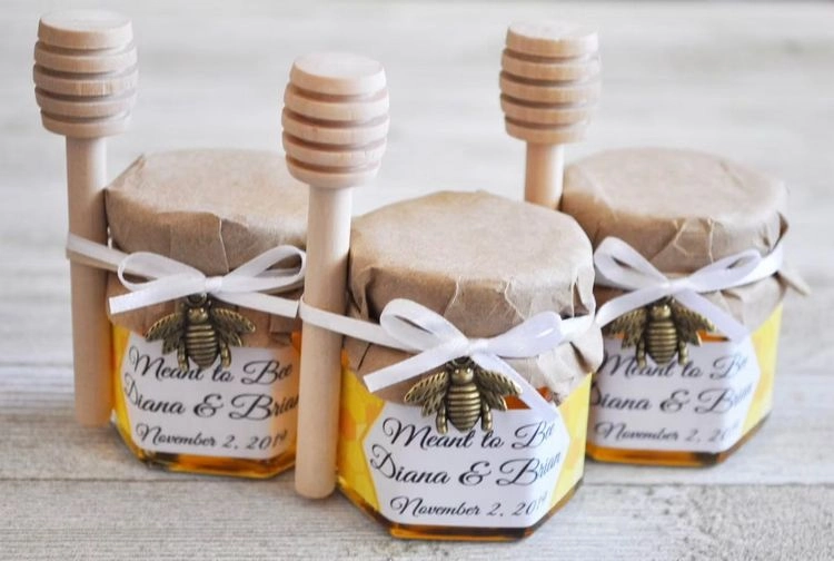 Süße Honiggläser als Gastgeschenke für Hochzeit 2022
