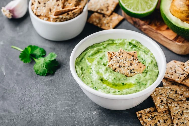 How long does an avocado dip last - in the fridge, in the freezer?