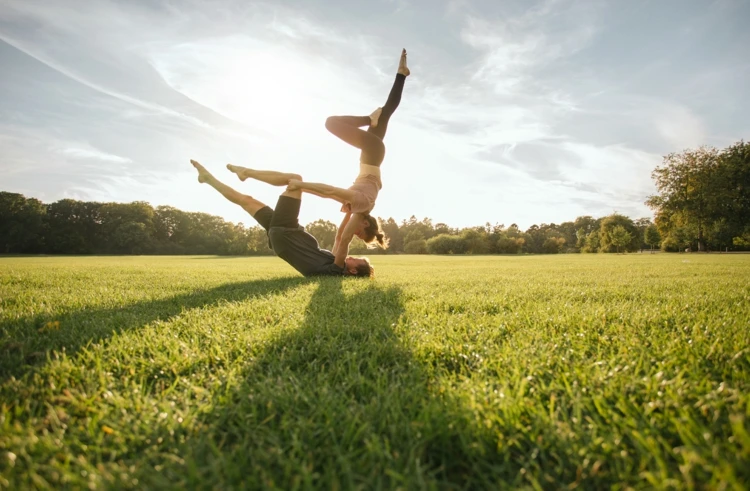 Acro Yoga Übungen