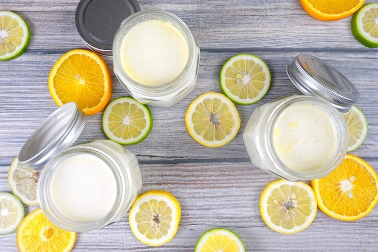 Zitronen und Joghurt eignen sich perfekt für Sommerdesserts