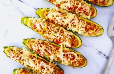 Zucchini Schiffchen vegetarisch überbacken zum Abendessen