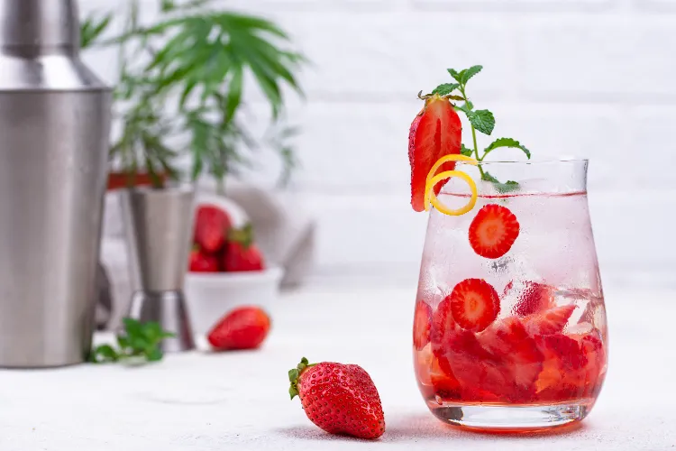 alkoholfreie Erdbeer Cocktails Sommergetränke 2022