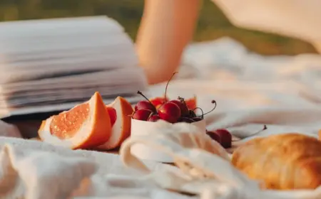 ausflug oder picknick im freien mit verzehr von früchten wie grapefruit gegen mücken und insekten kombinieren