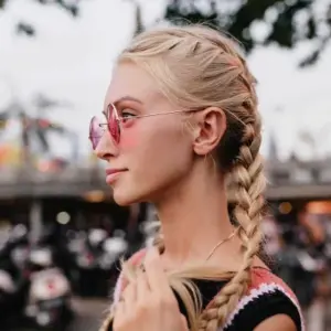 einfache Festival Frisuren 2022 Bubble Braids Trendfrisur Sommer