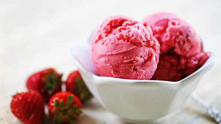 frische Erdbeeren Rezepte abnehmen Frozen Joghurt mit Beeren kalorienarm
