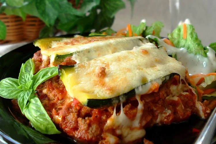 gesunde keto ernährung mit zucchini lasagne anstelle von lasagneblättern