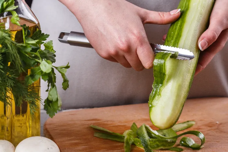 ist die Gurkenschale gesund wie Gemüsereste verwerten