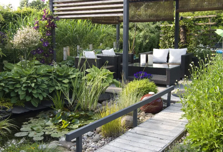 moderner Sichtschutz im Garten minimalistische Gartendeko 2022