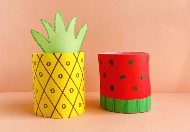 Ananas und Wassermelone aus einer Papprolle basteln