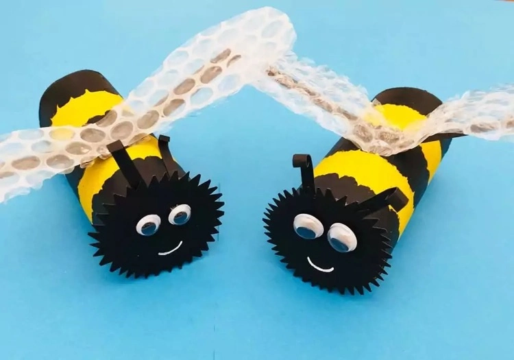 Bees make toilet paper roll crafts as a fun summer activity for kids