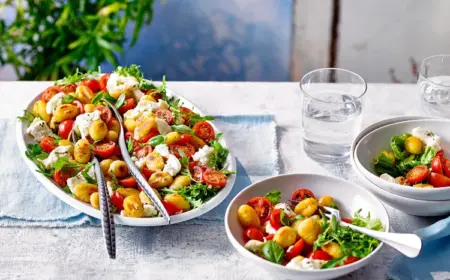 Caprese Gnocchi Salat mit Mozzarella leichte Sommergerichte zum Abnehmen