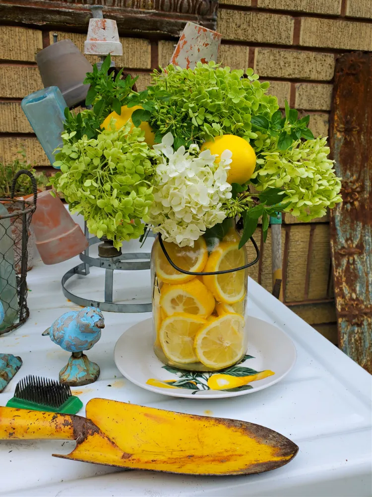 Dekoideen mit Zitronen Tischdeko im Sommer Ideen