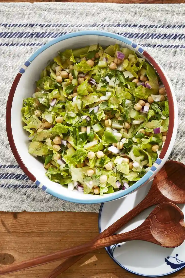 The best green summer salad for barbecue with friends and family - recipe