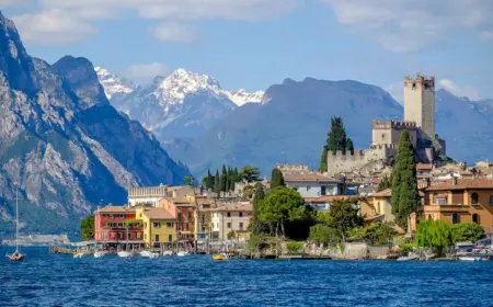 Urlaub am Gardasee 2022 - Die Hafenpromenade von Malcesine ist der perfekte Ort