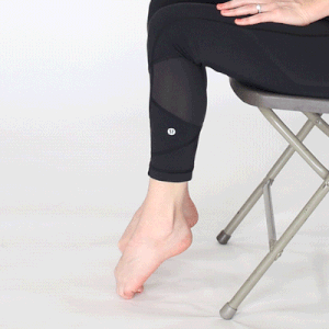 Diese Übung besteht aus drei Stufen und stärkt alle Teile der Füße und Zehen