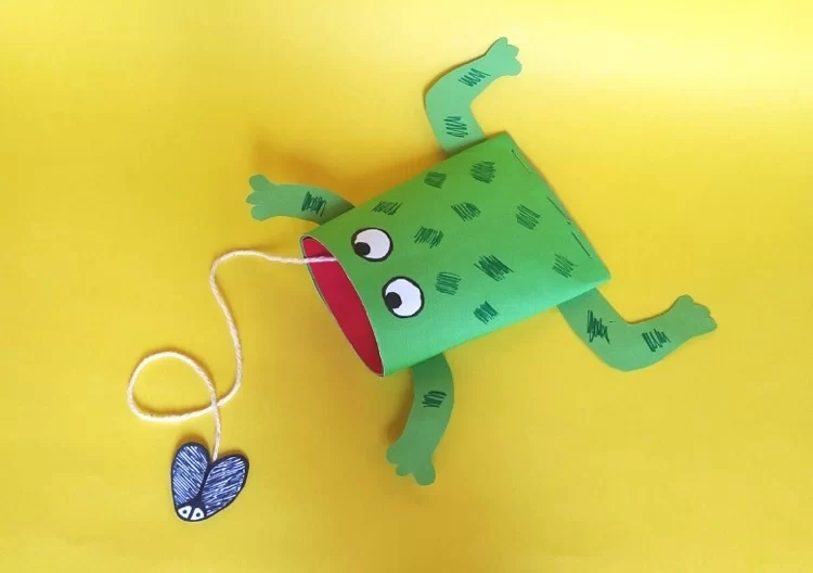 The idea of ​​frog crafts for kids as a toy
