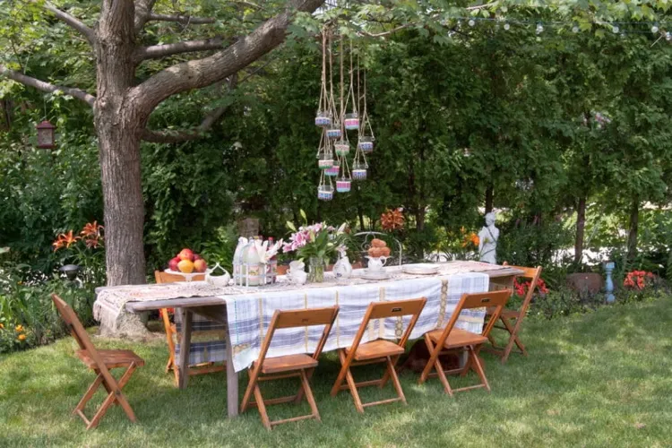 Gartenparty deko im Boho Stil mit DIY hängenden Windlichtern