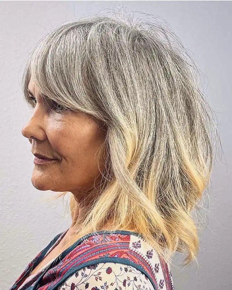 Graue Haare Frisuren Choppy Lob für Frauen ab 50