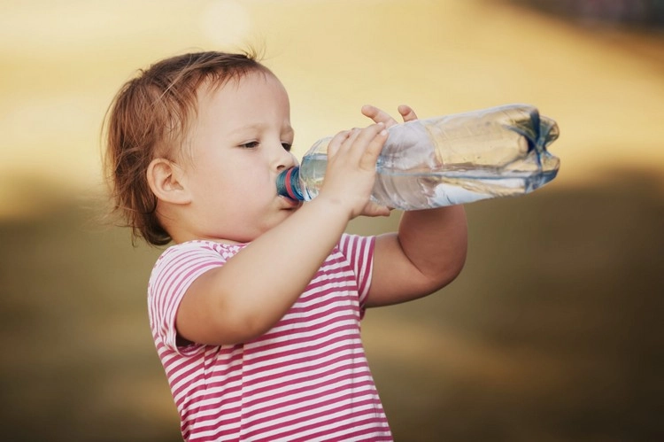 Halten Sie Ihr Kind beim Durchfall mit Flüssigkeit versorgt