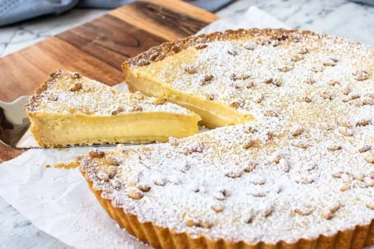 Italienischer Omakuchen aus Mürbeteig und Vanillecreme