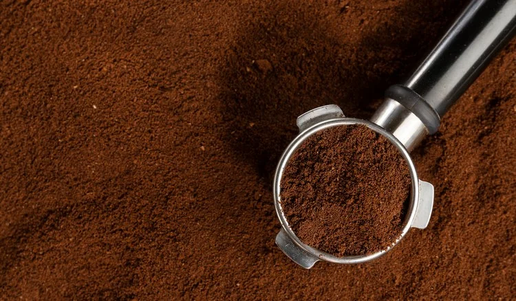 Kaffee gegen Wespen - Wie man gebrauchten Kaffeesatz gegen Insekten einsetzt