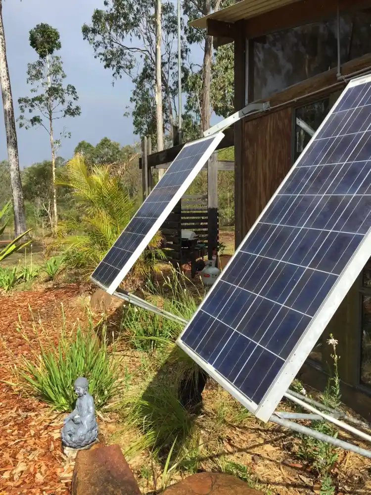 Kleine Solaranlage mit Stecker für Terrasse