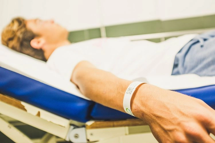 Mann aus Großbritannien wurde 8 Tage im Krankenhaus wegen einer Vitamin-D-Überdosierung behandelt