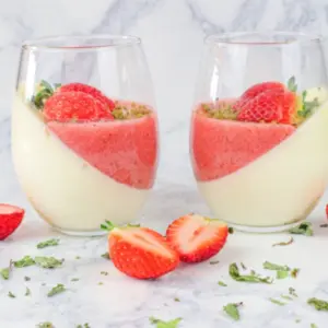 Sommer-Dessert Idee vegan mit Erdbeeren und Agar Agar