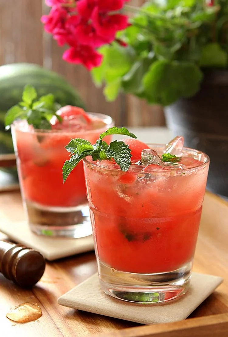 Sommerliches, leckeres Rezept für Wassermelonen-Mojito-Cocktail