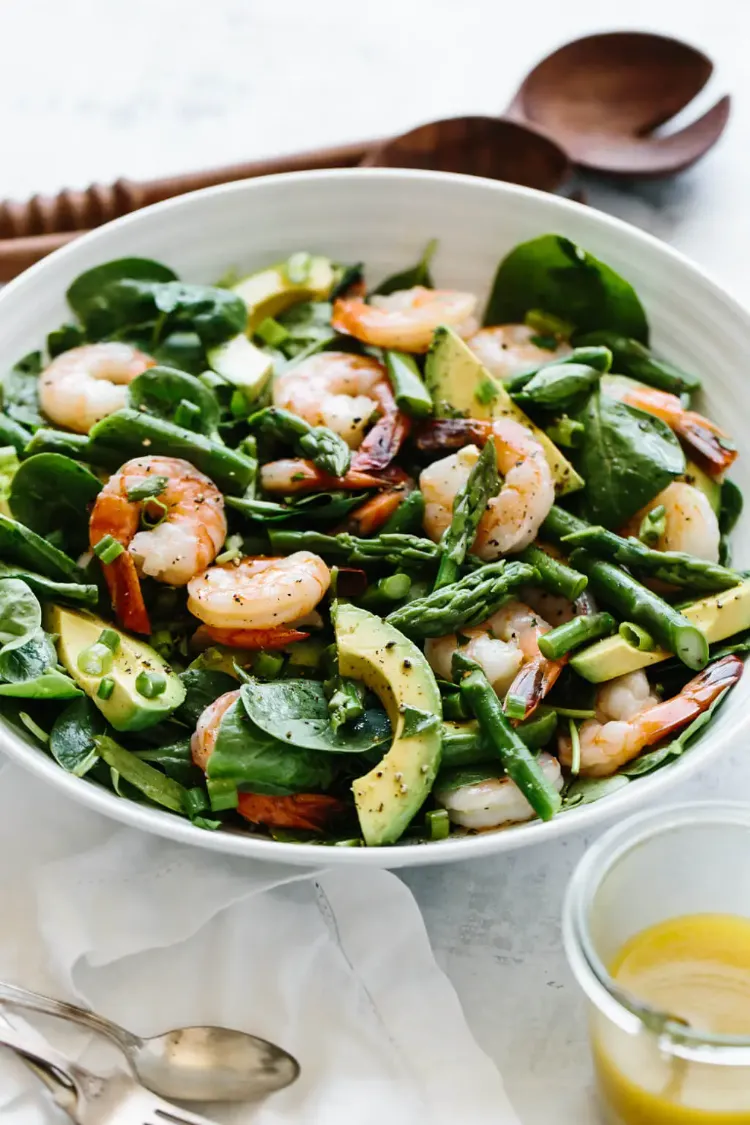 Spargelsalat mit Garnelen und Avocado Sattmacher Salat abnehmen