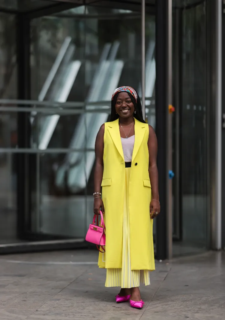 Trendfarbe Gelb kombinieren 2022 Business Outfit Sommer Frauen