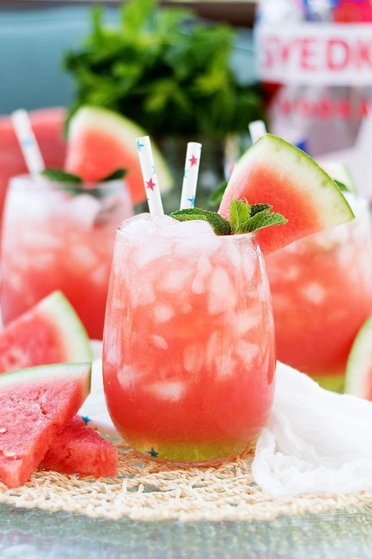 Wassermelonen-Cocktail mit Wodka schnell zubereiten