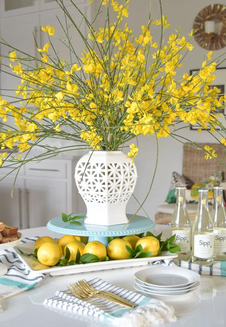 elegante Tischdeko im Sommer mit Zitronen Dekotrends 2022
