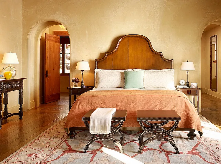 erdige farbtöne und terrakotta farben in einem schlafzimmer mediterran gestalten und rustikal einrichten