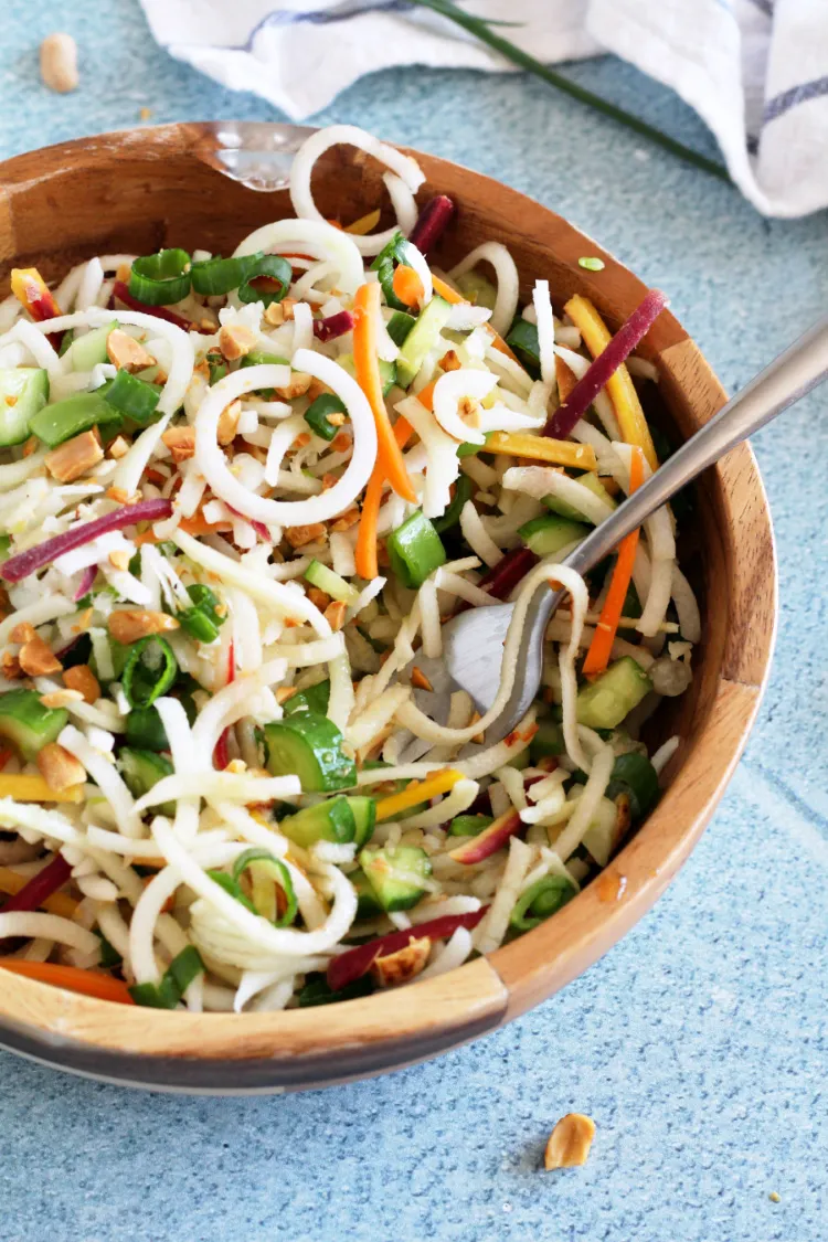schnelle Sommergerichte vegetarisch Kohlrabi Salat mit Reisnudeln
