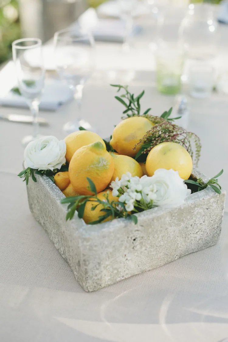 sommerliche Tischdeko mit Zitronen Sommer Hochzeitsdeko selber machen