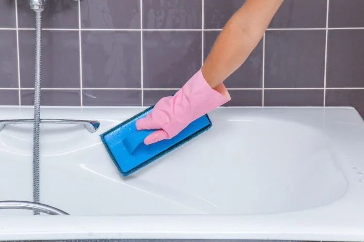 Acryl Badewanne reinigen