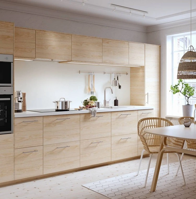 Askersund - IKEA Küche 2023 in Weiß und Holz