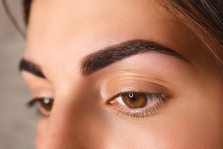 Augenbrauenform finden Tipps für vollere Augenbrauen
