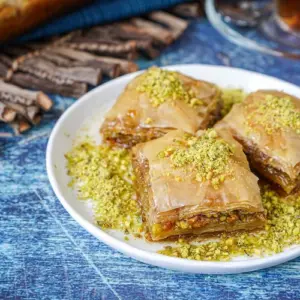 Baklava Rezept selber zubereiten - ein echter Genuss zu jeder Zeit mit dem köstlichen türkischen Dessert