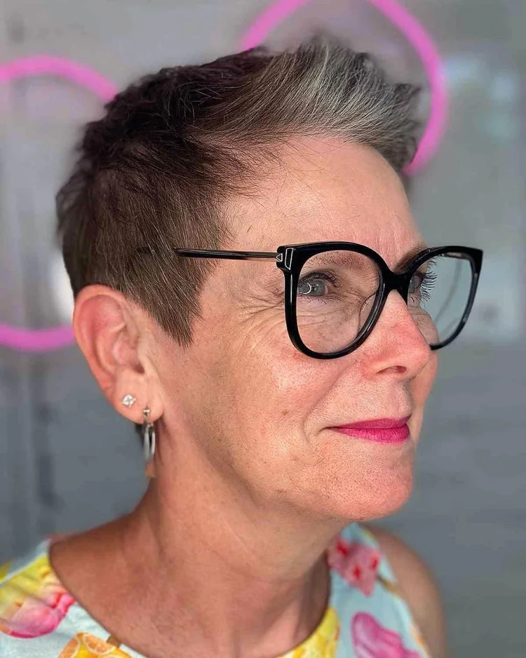 Brushed Up Pixie Haarschnitt für Frauen ab 60