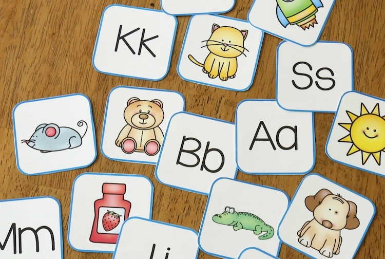Das ABC ist für Kinder zwischen sechs und acht Jahren gedacht und eignet sich perfekt als Geschenk zur Einschulung.